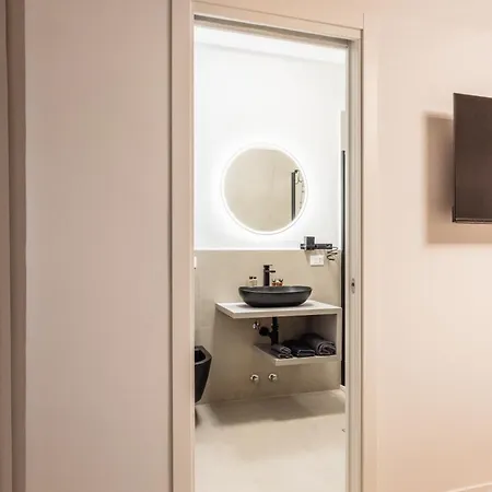Luxury Station Guest house *